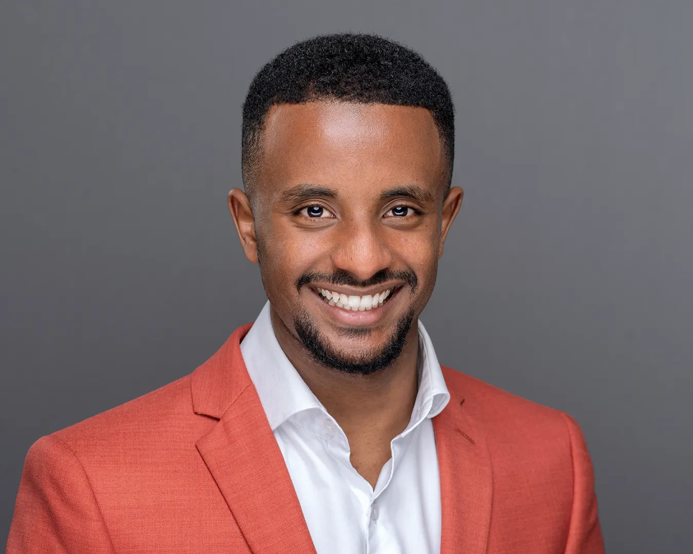 Headshot-with-yafeit (12)