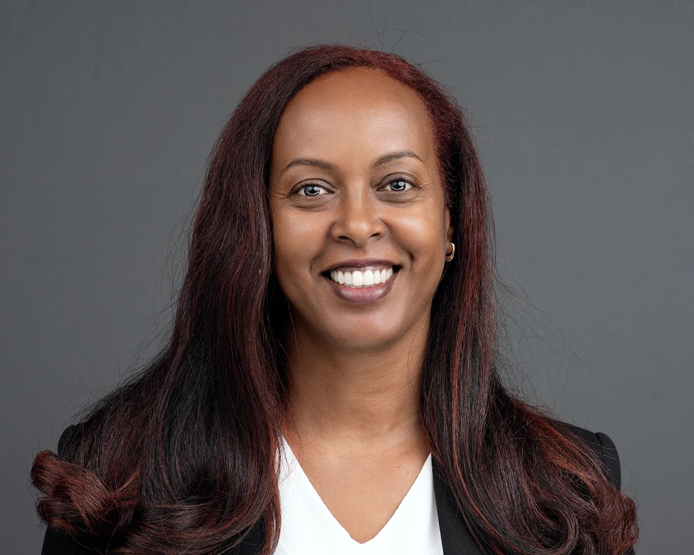 Headshot-with-yafeit (16)