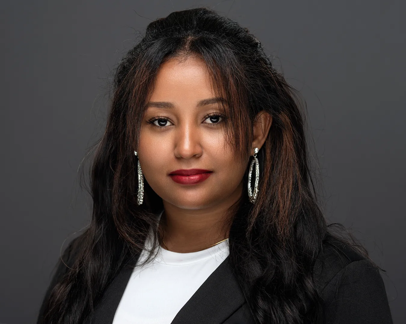 Headshot-with-yafeit (30)