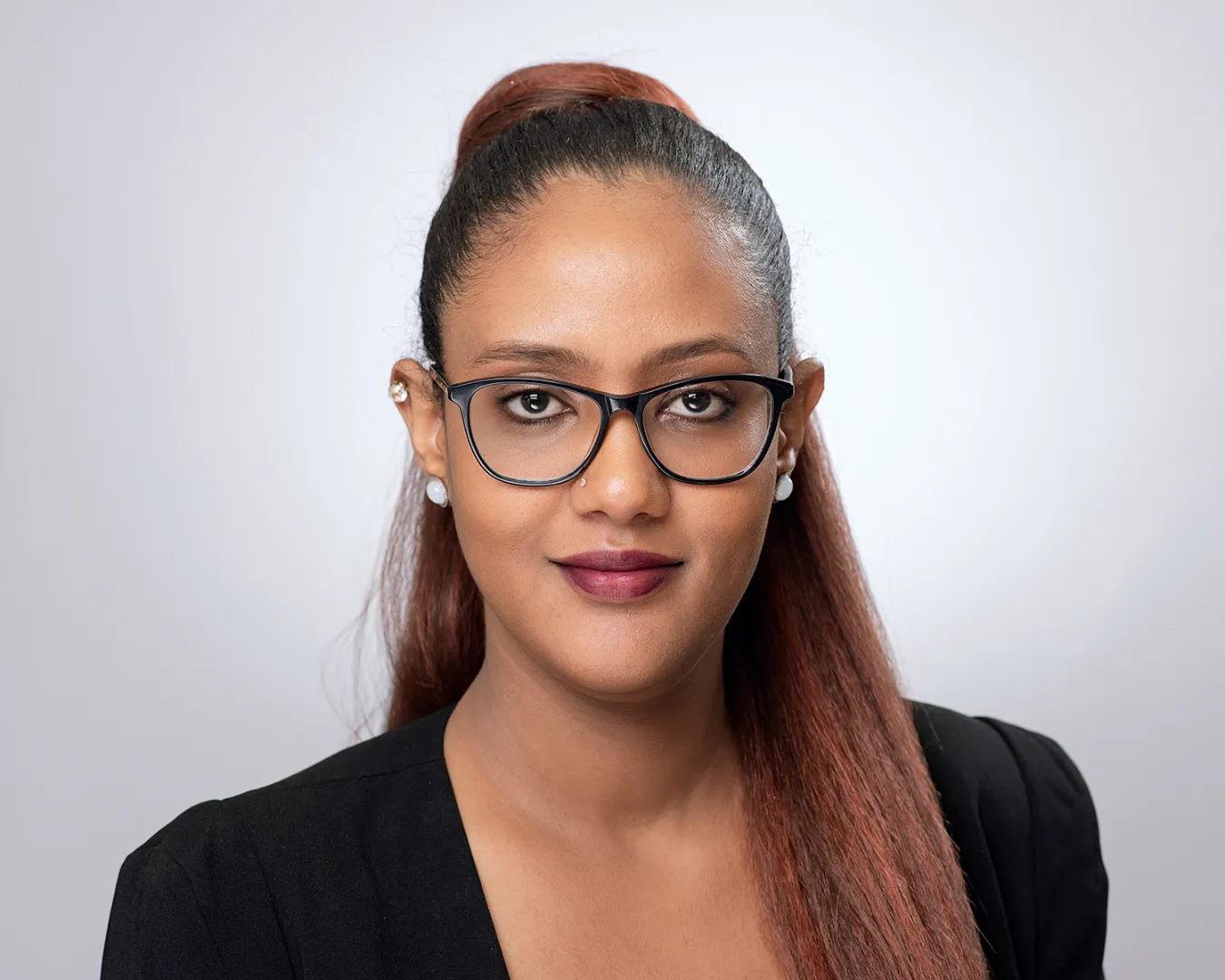 Headshot-with-yafeit (48)