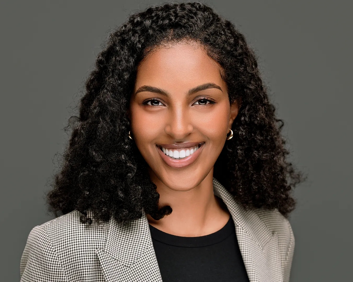 Headshot-with-yafeit (55)