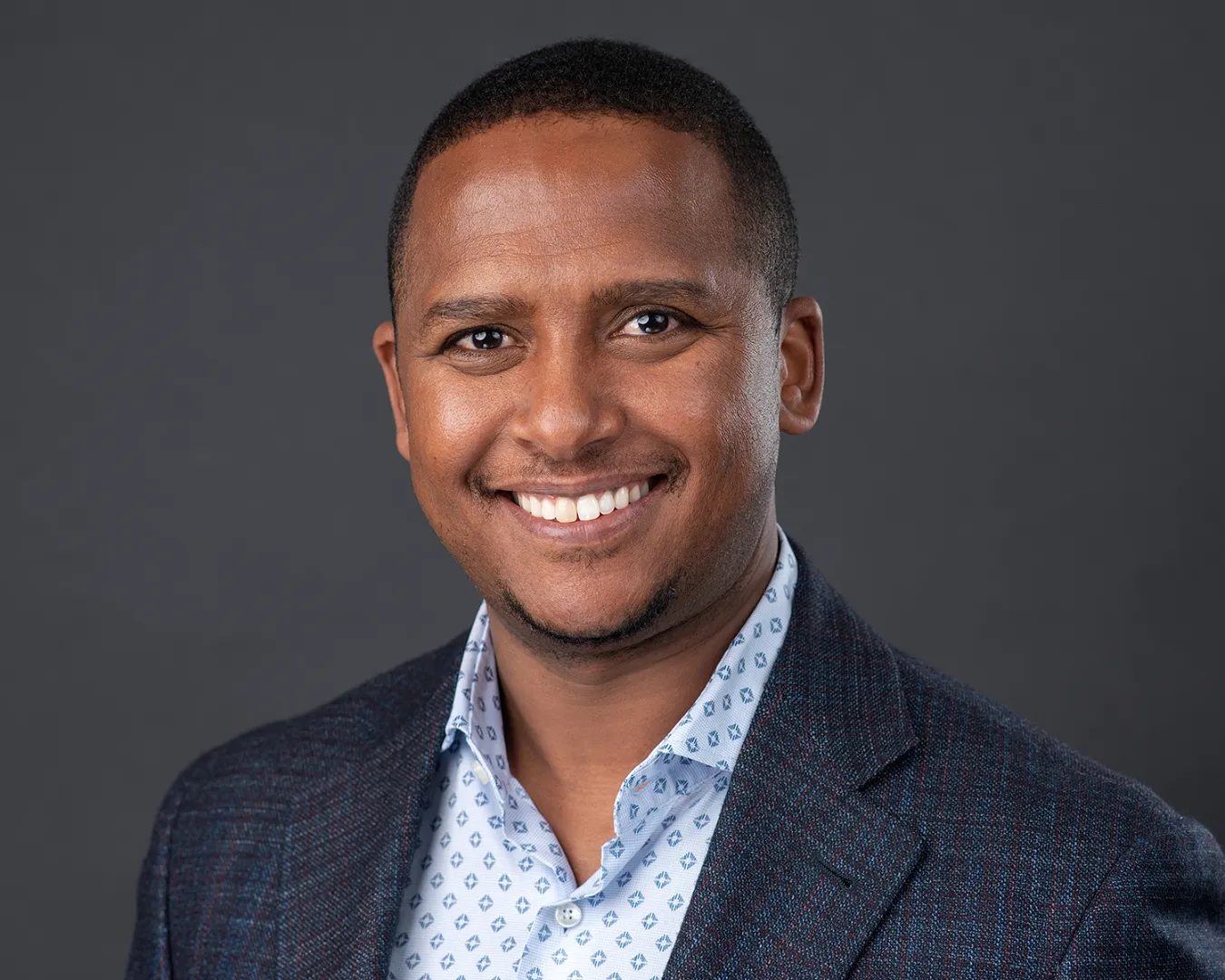 Headshot-with-yafeit (60)